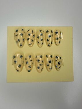 Butter Yellow Blueberries Press On Nails